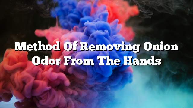 Method of removing onion odor from the hands